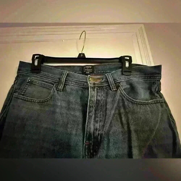 J. Crew. The Sutton. Dark wash. Mens Jean. - Picture 3 of 10